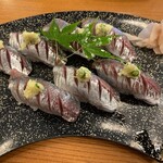 のれんと味 だるま料理店 - あじすし