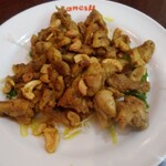 ガネーシュ - 鶏肉とカシューナッツを炒めたチキンプリプリ