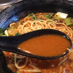 麺屋 きら - カレー担々麺のスープ。