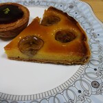 オーボンヴュータン - タルトバナーヌ。みっちりとしたクレームダマンドが超旨い。ただし ラム酒ビンビンに効かせてあるので お子様厳禁。 