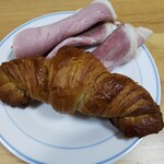 オーボンヴュータン - ジャンボンブラン。  パンは尾山台駅前バンドゥリュドの蕎麦粉のクロワッサン。相性バッチリね。