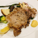 フレンチ食堂 iTToku - 神奈川県産やまゆりポーク　ロース肉と野菜のオーブン焼き