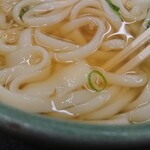 一六うどん - ・端っこが平べったい麺