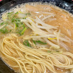 まる勝 - コチラの麺も好きなんです。ボク。