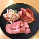 Mampuku Tarou - タン塩、豚カルビ、牛ロース