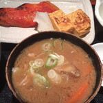 めしの助 - 豚汁
      カレイみりん干し
      だしまき玉子