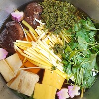 富小路 やま岸 - 黒毛和牛と花山椒の鍋【四月、五月限定】2人前 17,020円