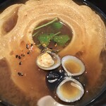 シャイニーアウル - お味噌汁とおにぎりのおぼん780円