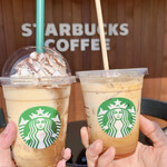 STARBUCKS COFFEE - 左：コーヒー ティラミス フラペチーノ
                        右：ダブル トール ラテ シェケラート