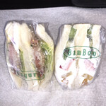 バンブー サンドイッチハウス - バンブーヤサイ300円とあったら一緒に買ってしまうミックスフルーツサンド300円。