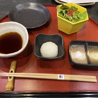天ぷら わかやま - 席と一緒にお料理も予約していたので、すぐに
                
                配膳されてサラダがやってきました。