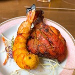インド ネパール料理＆バー　シダラタ - タンドリーチキン・タンドリーエビ