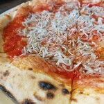 La Pala - しらすとガーリックピッツァ