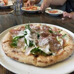 La Pala - 生ハムとルッコラピッツァ