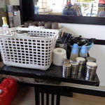 ラーメン二郎 - 調味料はここにある