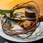 ルアン - チーズサブレ トマトと奈良県吉野のお味噌  奈良漬けのクリームチーズのカナッペ  白身のエスカベッシュ