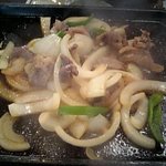 馬肉料理 吉兆 - バラ焼き定食（調理後）