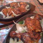 JAGA - タンドリーチキン骨ナシ（奥）　骨アリ（手前）