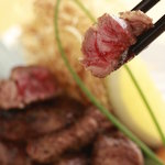 宵の響 - 【大麦牛リブロースのキューブカットグリル】１１５０円／特選リブロースを食べやすい大きさにカット。