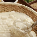 宵の響 - 【自慢の手造り山芋豆腐】６８０円／厳選豆乳で毎日仕込みの豆腐に山芋を合わました。