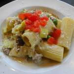 フォセッタ - ラグービアンコクリームソースリガトーニ