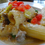 フォセッタ - ラグービアンコクリームソースリガトーニ