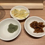 ラーメンWalkerキッチン - ニンニクやしょうがなどの卓上調味料