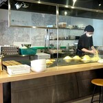 府中焼き としのや - 店内（焼き台）