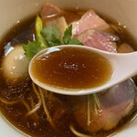 麺屋玉ぐすく - 特製醤油ラーメン¥1.000  スープ旨っ！！