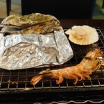 Kaisen Izakaya Hamayaki Ryouri Oogaki - 焼き帆立、海老、鮭
