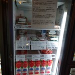 サルメリアロッキュー - 店主オススメがいっぱいの冷蔵庫