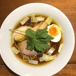 麺酒一照庵 - 生醤油並盛り。初めての人は先ずここからがオススメです。麺は細麺のちぢれ麺を選べます。