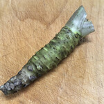 大谷酒造 - 小ちゃな本山葵を葉の側から練るように擂りおろす