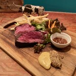 Ata - 黒毛和牛のステークフリット（国産牛ランプ肉150g）