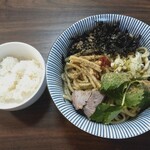 に干し屋 SINCHAN - まぜそば（追い飯付き）