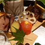銀座 しのはら - 皐月鱒、合鴨ロース、新丸十の栂尾煮、トマトに黄身酢、蓮根の酢漬け、蛸