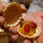 銀座 しのはら - フォアグラとマンゴーとサクランボとウィスキーゼリーの最中