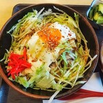ニューかねこ - レタスどんぶり？ロコモコにも見えるが？焼豚なのに意外な彩り！