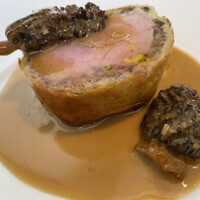 フランス料理 ル・クール - フランス座仔牛とフォアグラのパイ包み焼き