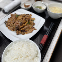 御膳房 六本木店 - ランチ2
                    牛肉と野菜の醤油炒め定食