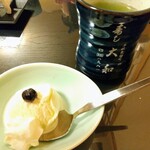 Yamato - 熱々の緑茶＆バニラアイス生クリーム添え