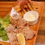 ハワイアン ダイニング ロコス - モチコチキン（ハーフ）&ごぼうの唐揚げ