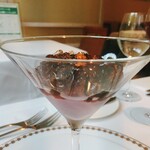 レストラン　ヒロミチ - 紫芋のムースリーヌ上には魚介ときのこのコンソメジュレ