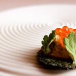 ラ・トゥーエル - スモークサーモン、よもぎサブレ、マスドキャビア