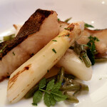 ラ・トゥーエル - アイナメポワレ、アスパラガス、タケノコ