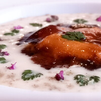 ラ・トゥーエル - 生ウニ、ホワイトアスパラガスのスープ