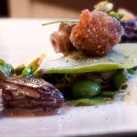 ラ・トゥーエル - グリーンピースのクレープ、毛がに、アミガサタケ