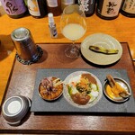 Spice Drunker　yabuya - ３種前菜盛り合わせとお通し、コールドプレスした林檎ジュース ホエーなどを加えたオリジナルドリンク