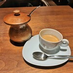 ヴィア・デル・エンメ - エスプレッソはキリリとキレのある苦味と香ばしさで、余韻のある香りを満喫できます