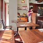 タベルナ・ユキ - 店内のテーブル席の風景です